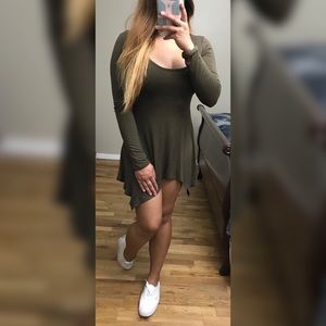 3/$30 • OLIVE GREEN DRAPE LONG SLEEVE TOP